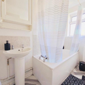 Dover Dream Cottage - 2BR Near Attractions Parking